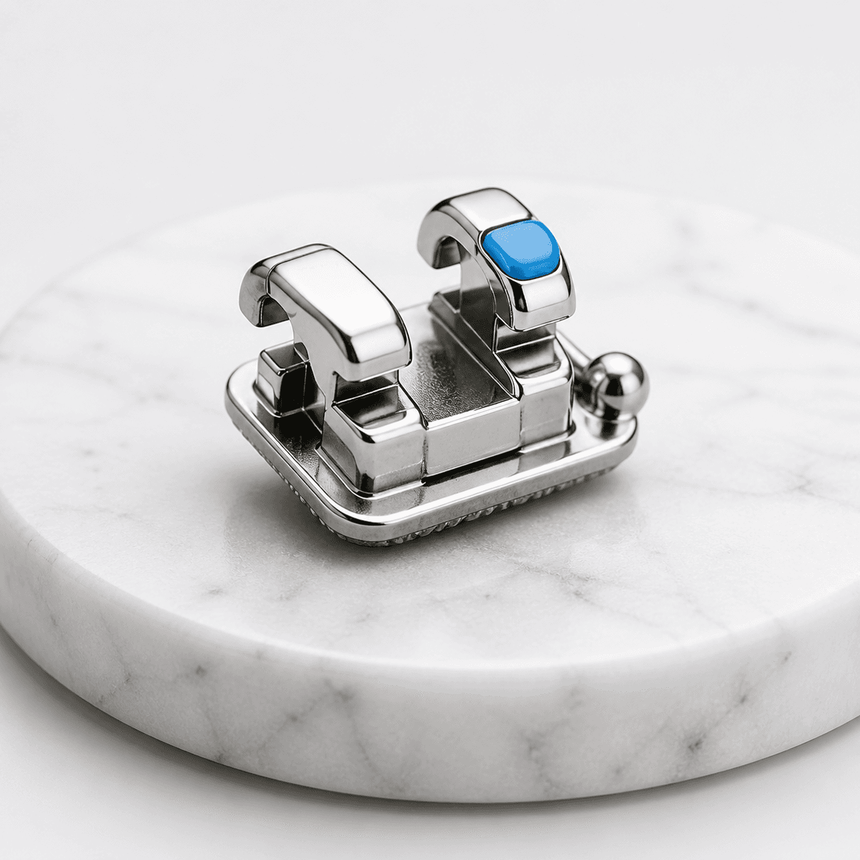 Precision self-ligating orthodontic bracket